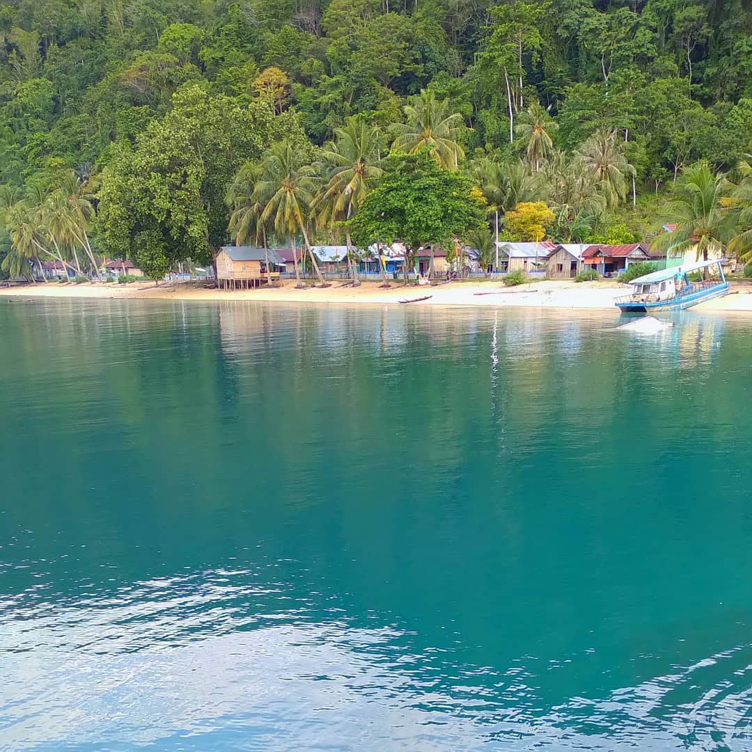 Lilito, Surga Biru di Ujung Paleleh yang Menyentuh Hati